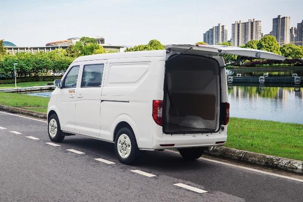 XE TẢI VAN 5 CHỖ THACO TF480V 5S - 750KG